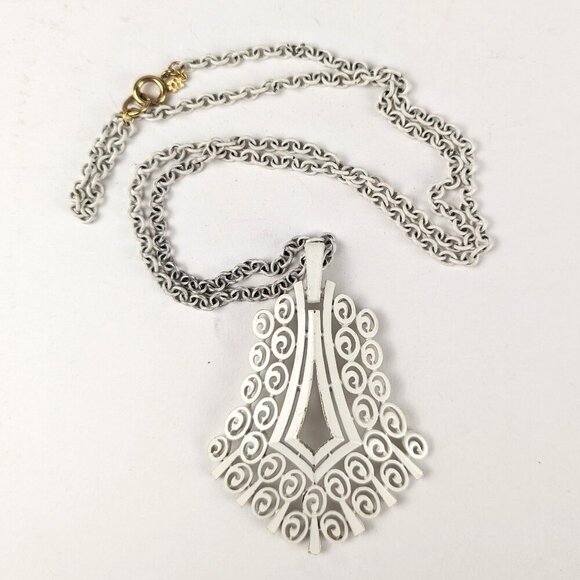 Trifari Jewelry - Vintage Trifari White Metal Statement Necklace